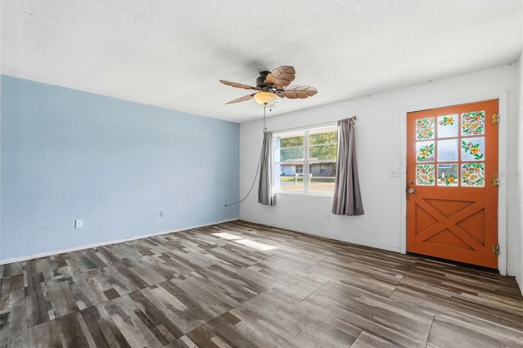 For Sale: $255,000 (4 beds, 2 baths, 1304 Square Feet)