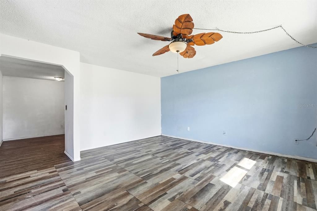 For Sale: $255,000 (4 beds, 2 baths, 1304 Square Feet)