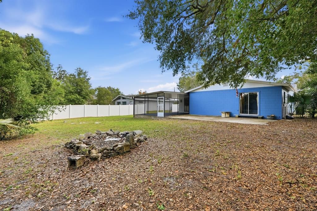 For Sale: $255,000 (4 beds, 2 baths, 1304 Square Feet)