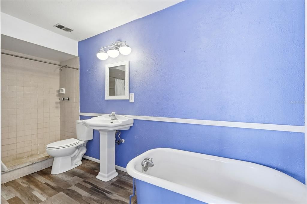 For Sale: $255,000 (4 beds, 2 baths, 1304 Square Feet)