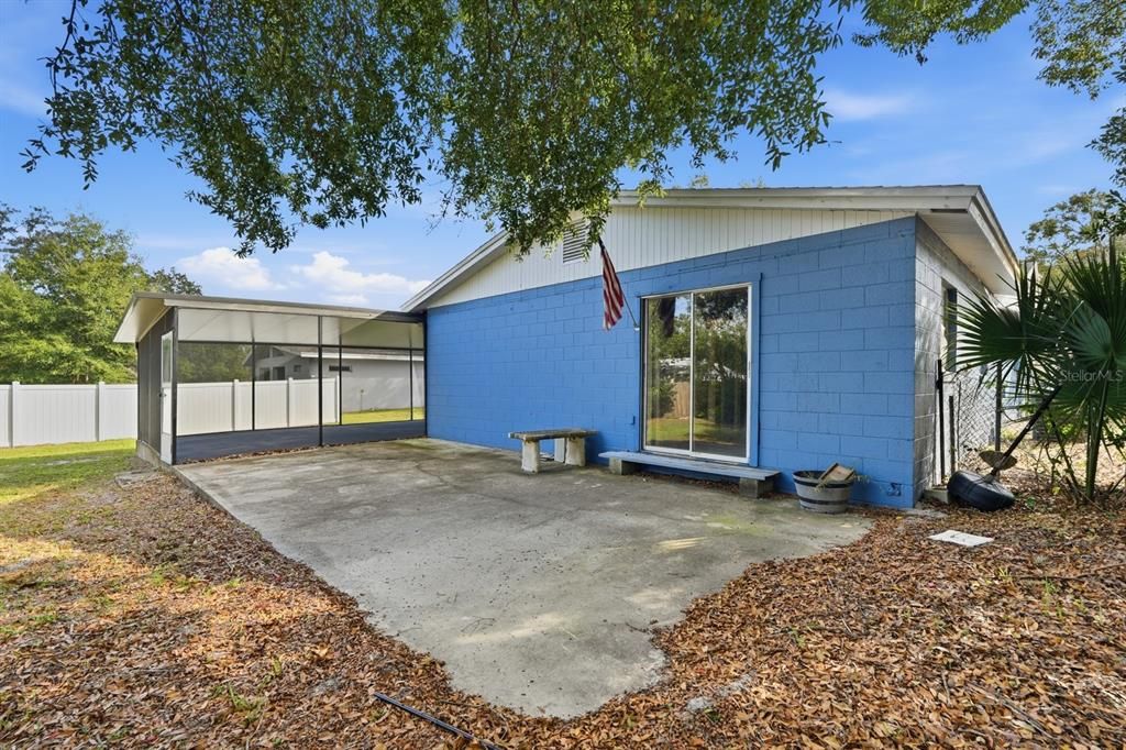 For Sale: $255,000 (4 beds, 2 baths, 1304 Square Feet)