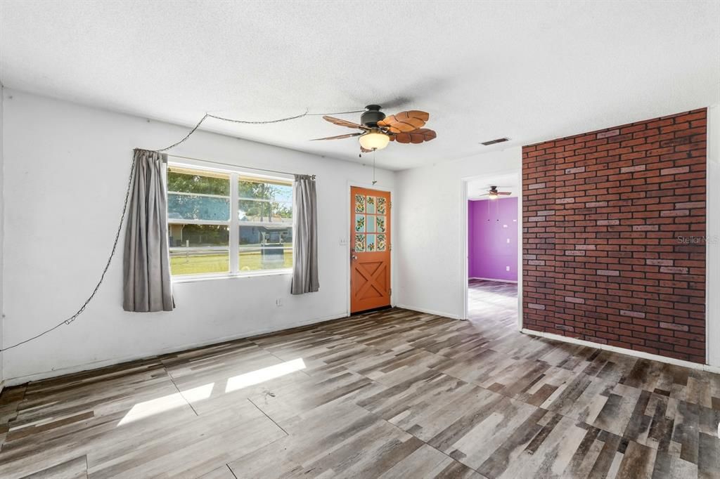 For Sale: $255,000 (4 beds, 2 baths, 1304 Square Feet)