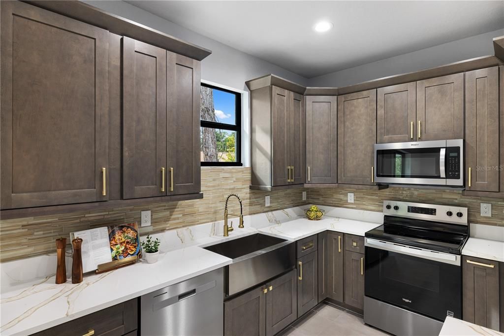 На продажу: $414,000 (4 спален, 2 ванн, 1650 Квадратных фут)