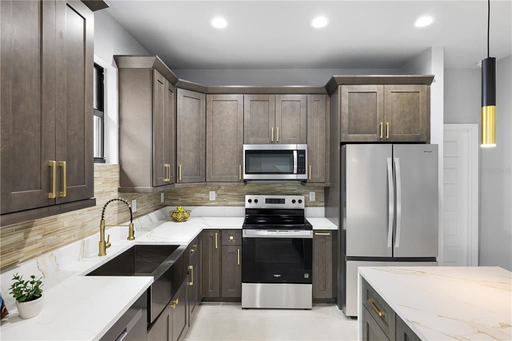 На продажу: $414,000 (4 спален, 2 ванн, 1650 Квадратных фут)