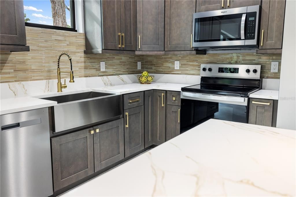 На продажу: $414,000 (4 спален, 2 ванн, 1650 Квадратных фут)