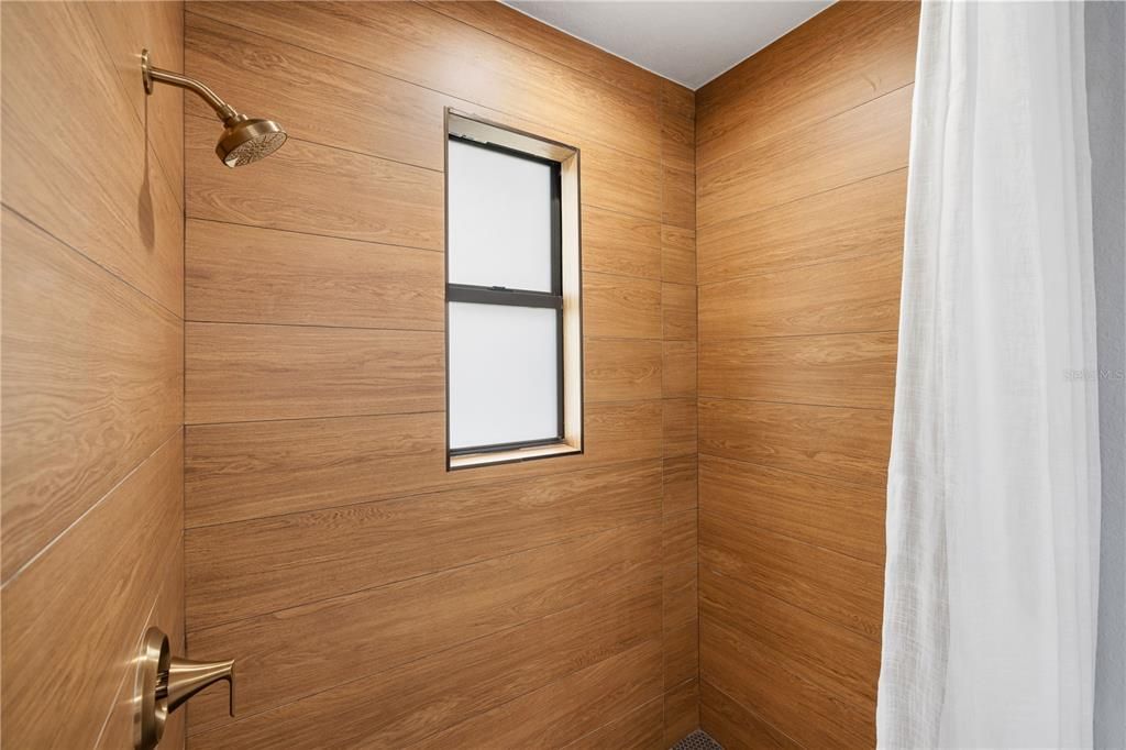 На продажу: $414,000 (4 спален, 2 ванн, 1650 Квадратных фут)