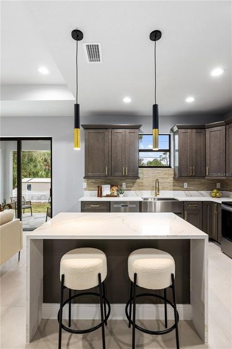 На продажу: $414,000 (4 спален, 2 ванн, 1650 Квадратных фут)