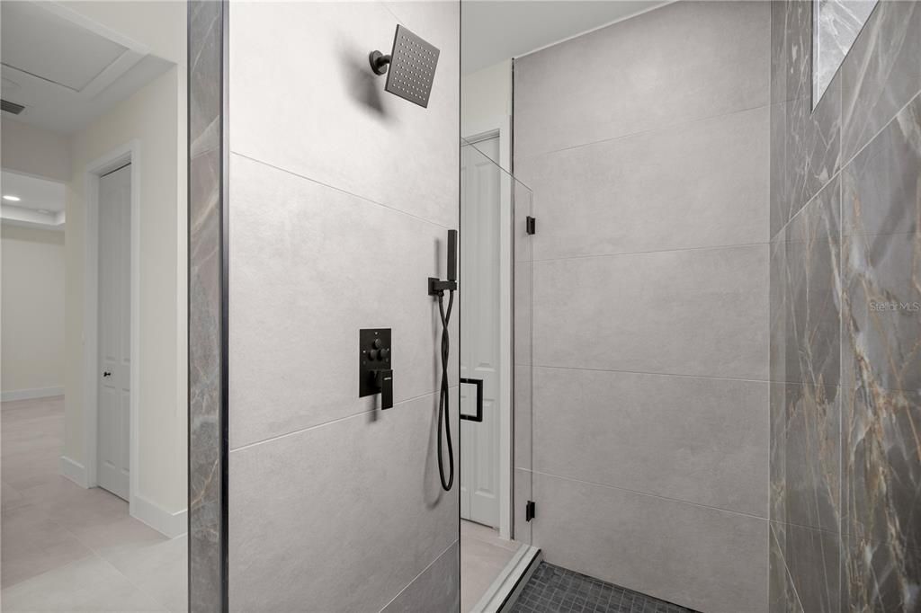 For Sale: $500,000 (3 beds, 2 baths, 1606 Square Feet)