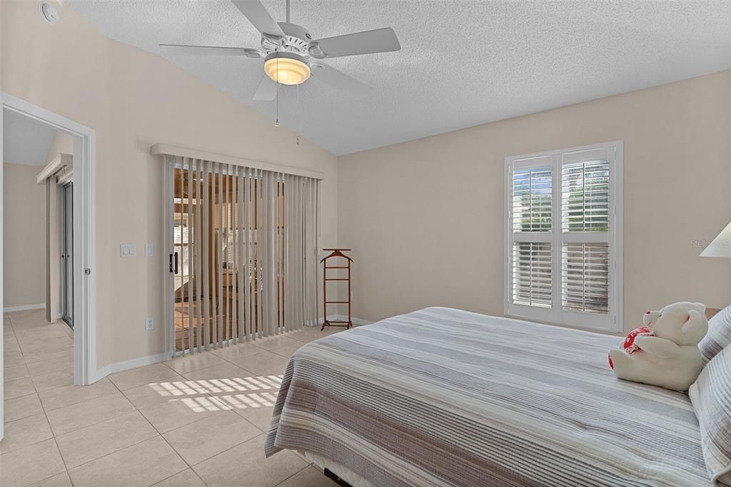 На продажу: $319,900 (2 спален, 2 ванн, 1196 Квадратных фут)