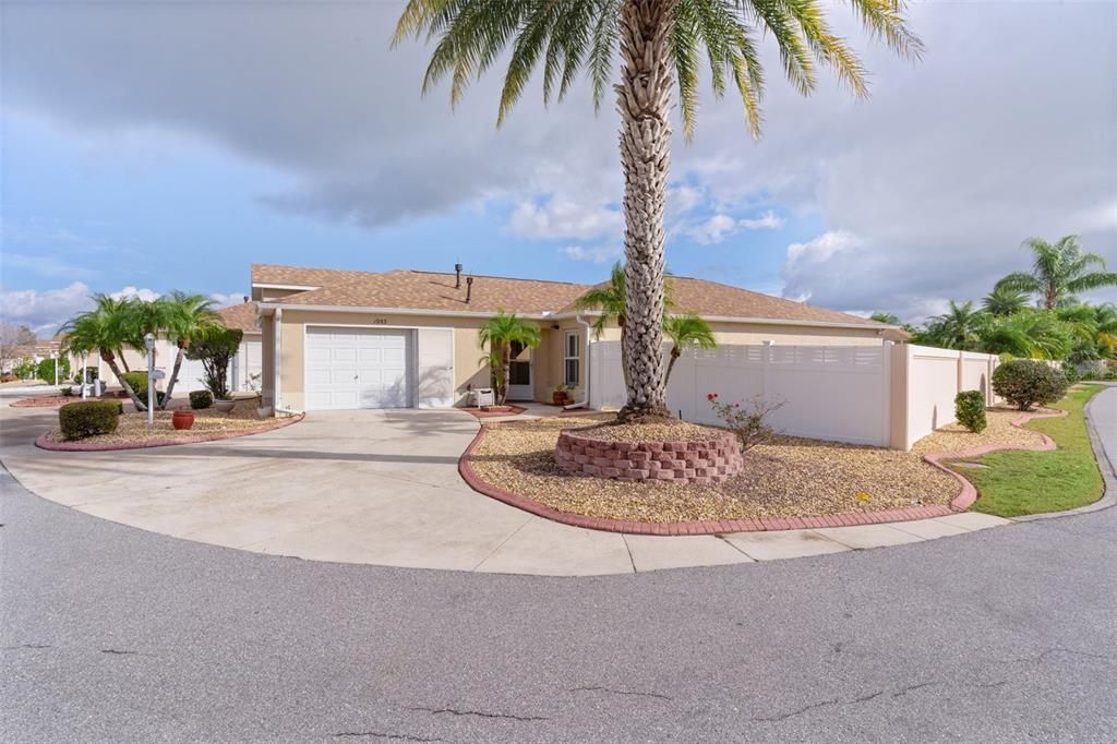 На продажу: $319,900 (2 спален, 2 ванн, 1196 Квадратных фут)