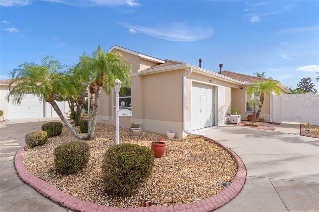 На продажу: $319,900 (2 спален, 2 ванн, 1196 Квадратных фут)