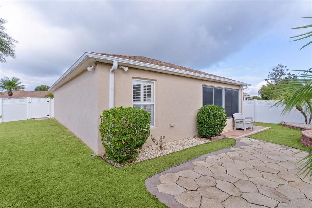 На продажу: $319,900 (2 спален, 2 ванн, 1196 Квадратных фут)