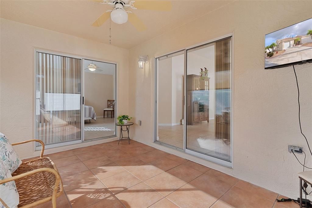 На продажу: $319,900 (2 спален, 2 ванн, 1196 Квадратных фут)