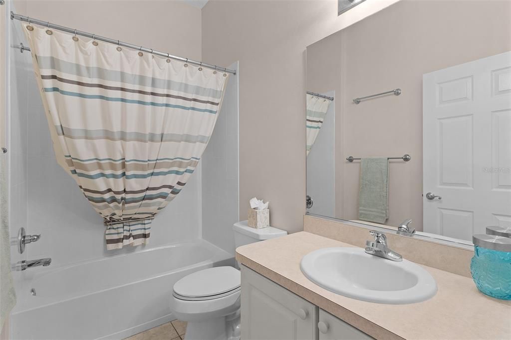 На продажу: $319,900 (2 спален, 2 ванн, 1196 Квадратных фут)