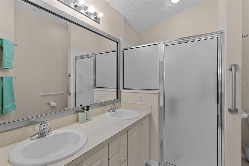 На продажу: $319,900 (2 спален, 2 ванн, 1196 Квадратных фут)