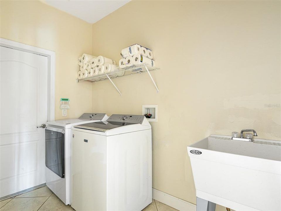 待售: $680,000 (4 贝兹, 3 浴室, 3336 平方英尺)