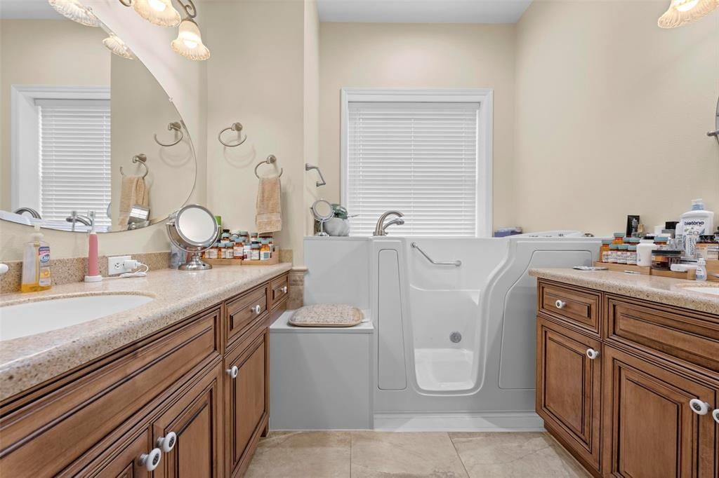 На продажу: $925,000 (3 спален, 3 ванн, 2005 Квадратных фут)