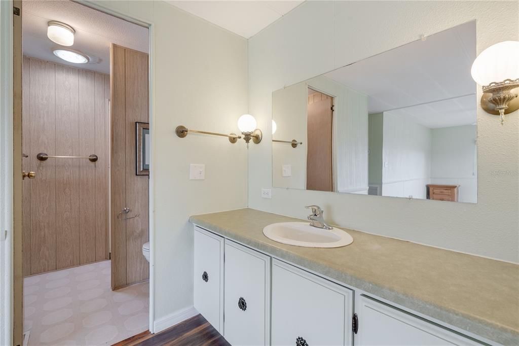 На продажу: $154,900 (2 спален, 2 ванн, 1152 Квадратных фут)