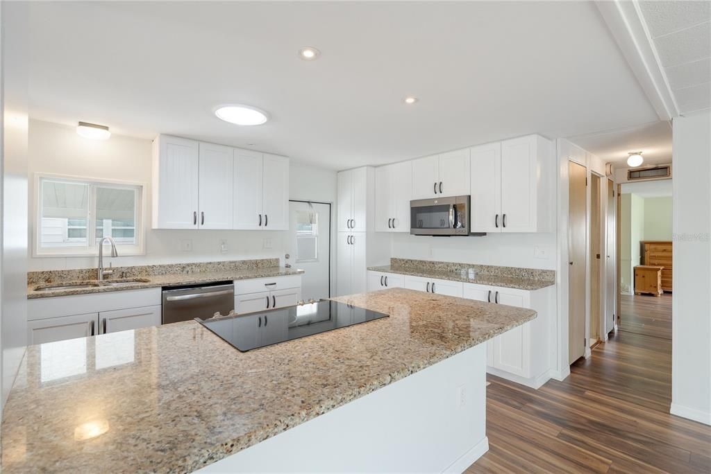 На продажу: $154,900 (2 спален, 2 ванн, 1152 Квадратных фут)