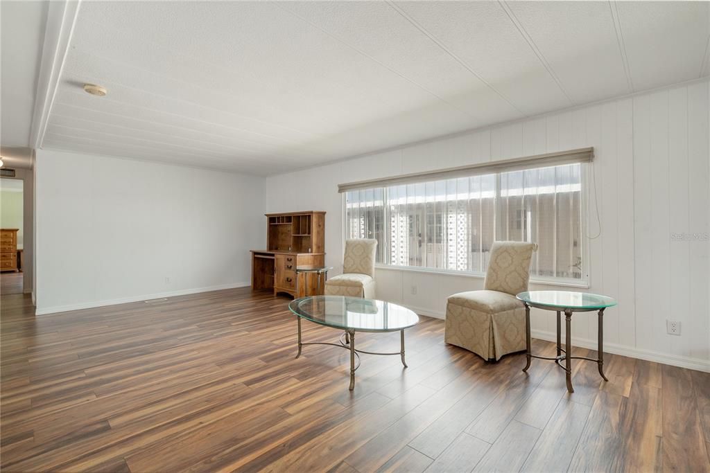 На продажу: $154,900 (2 спален, 2 ванн, 1152 Квадратных фут)