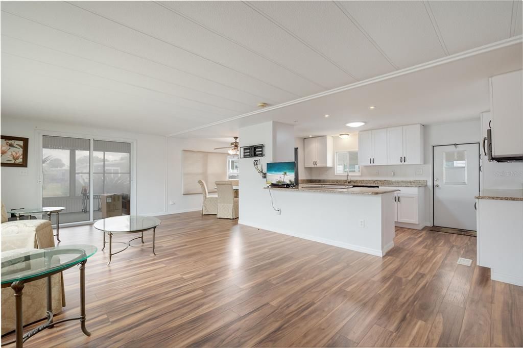 На продажу: $154,900 (2 спален, 2 ванн, 1152 Квадратных фут)