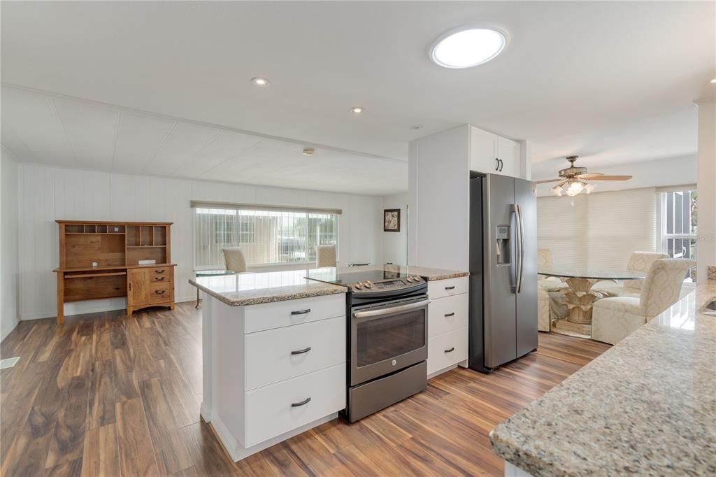 На продажу: $154,900 (2 спален, 2 ванн, 1152 Квадратных фут)