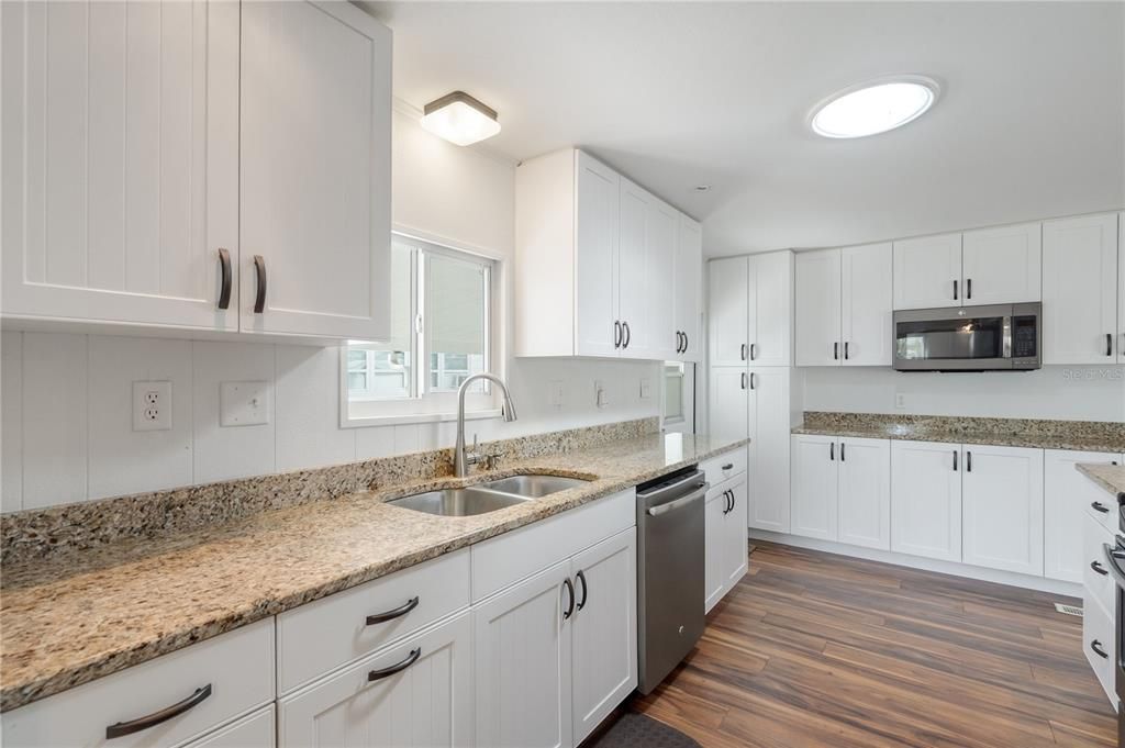 На продажу: $154,900 (2 спален, 2 ванн, 1152 Квадратных фут)