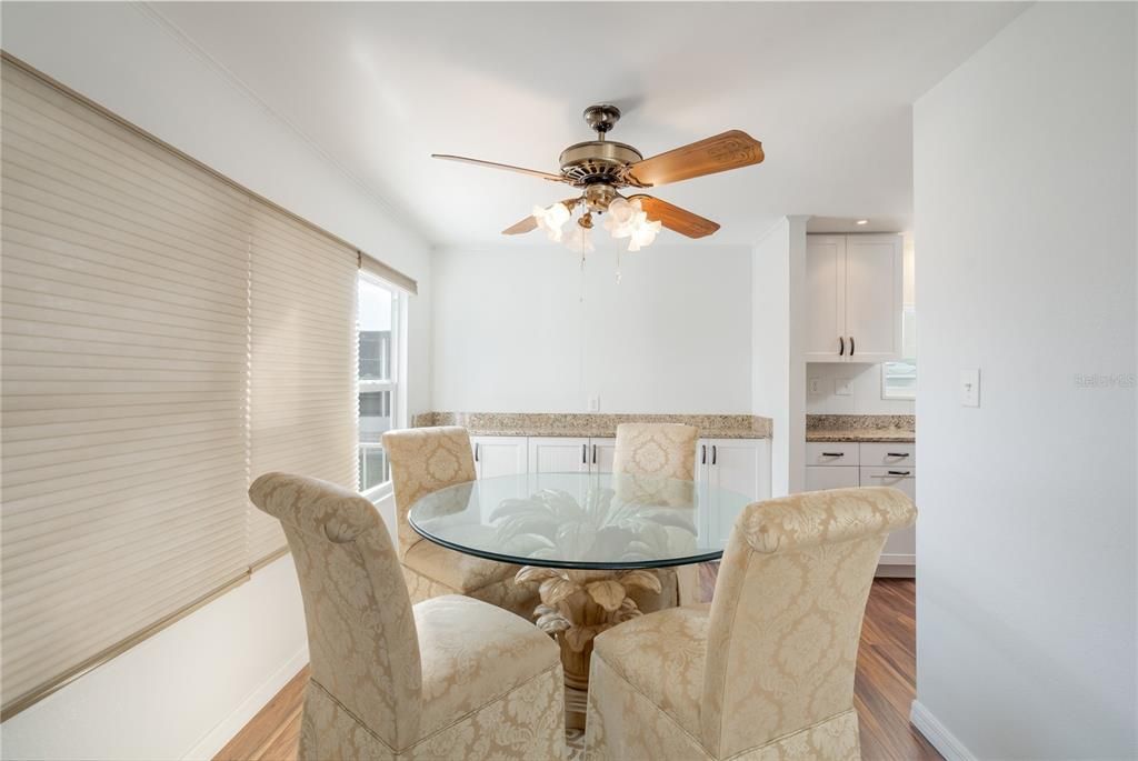 На продажу: $154,900 (2 спален, 2 ванн, 1152 Квадратных фут)