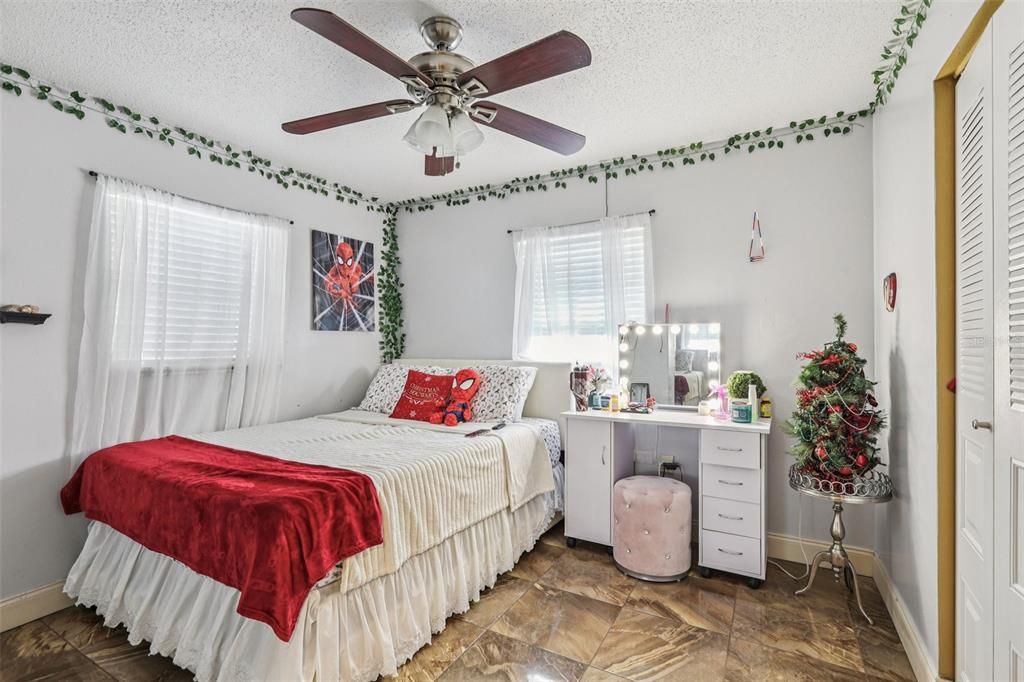 На продажу: $399,000 (3 спален, 2 ванн, 1322 Квадратных фут)