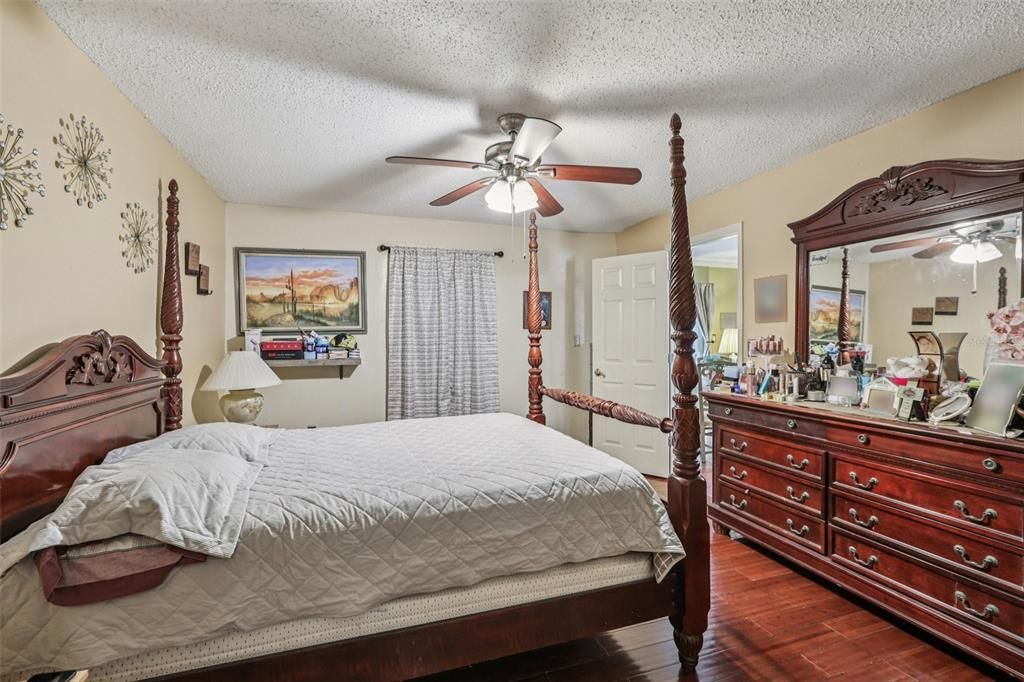 На продажу: $399,000 (3 спален, 2 ванн, 1322 Квадратных фут)