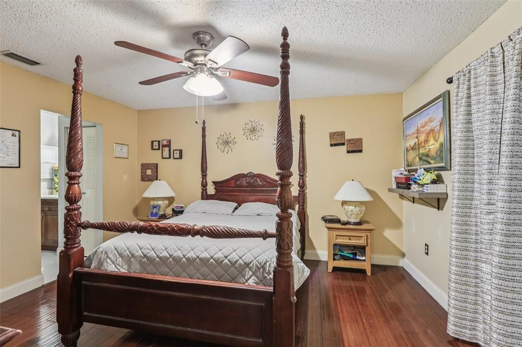 На продажу: $399,000 (3 спален, 2 ванн, 1322 Квадратных фут)