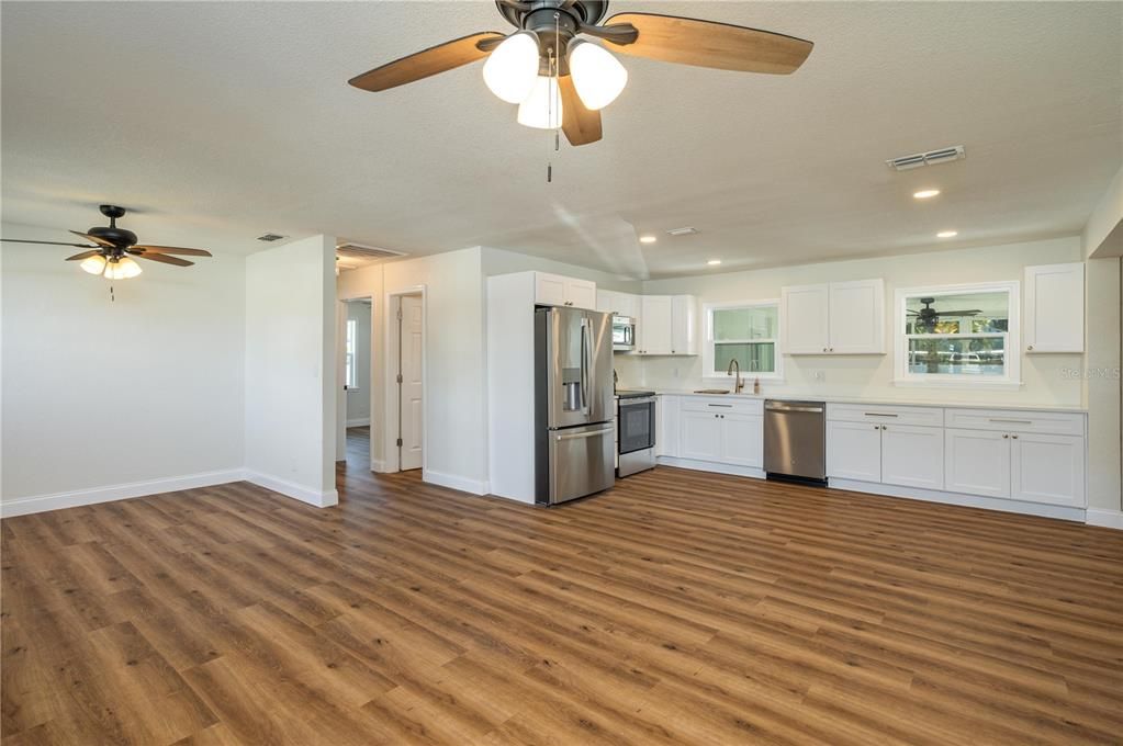 En Venta: $279,000 (4 camas, 3 baños, 1626 Pies cuadrados)