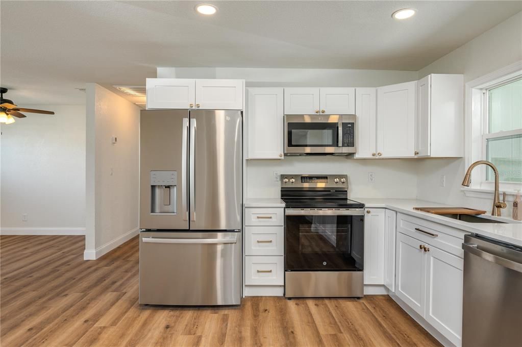 En Venta: $279,000 (4 camas, 3 baños, 1626 Pies cuadrados)