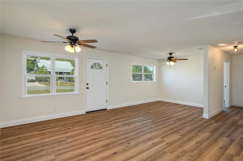 En Venta: $279,000 (4 camas, 3 baños, 1626 Pies cuadrados)