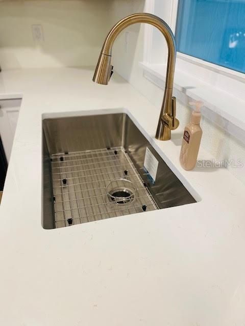 En Venta: $279,000 (4 camas, 3 baños, 1626 Pies cuadrados)