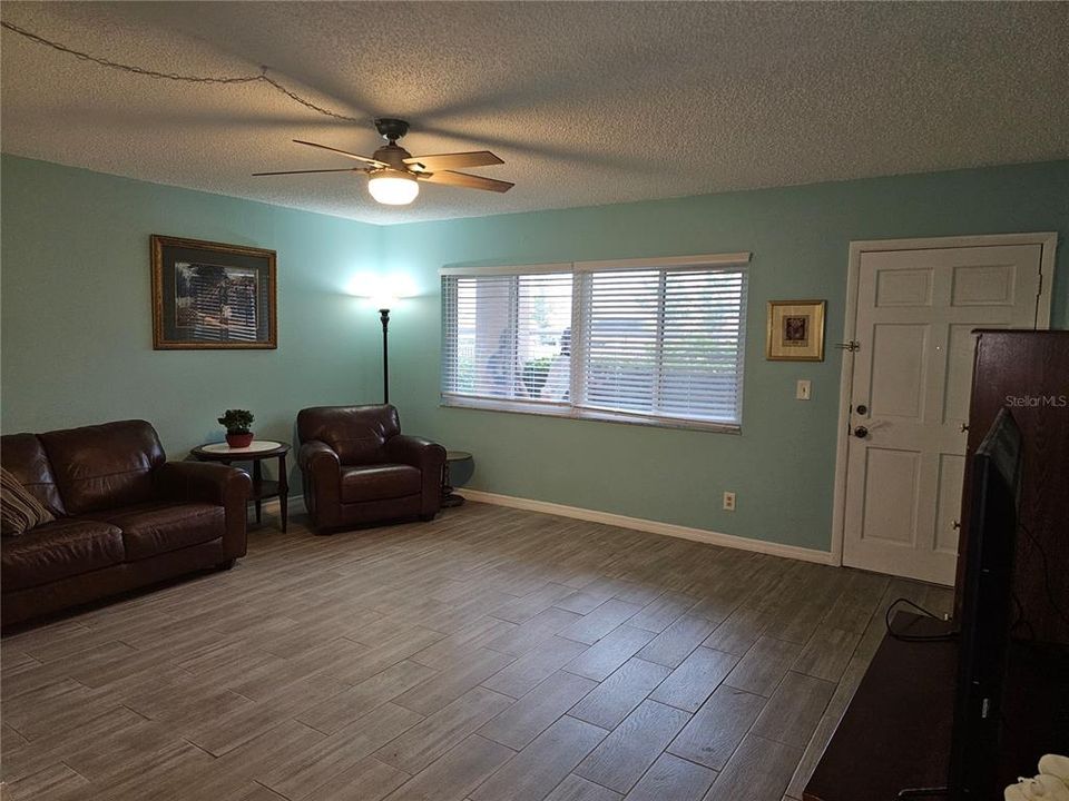 出租: $1,450 (1 贝兹, 1 浴室, 690 平方英尺)