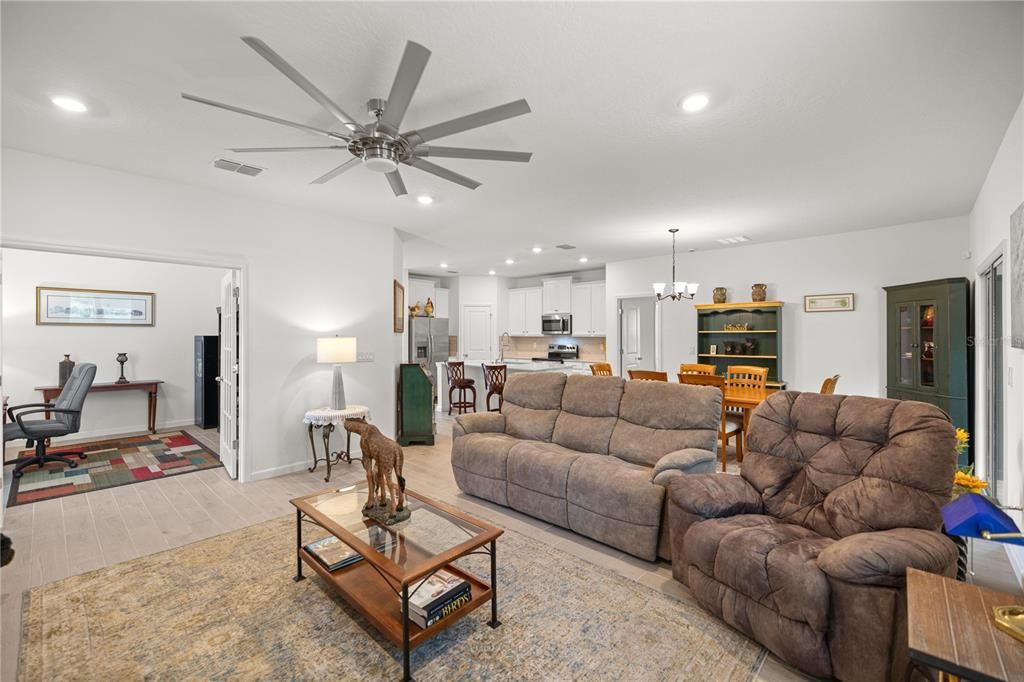 待售: $290,000 (2 贝兹, 2 浴室, 1548 平方英尺)