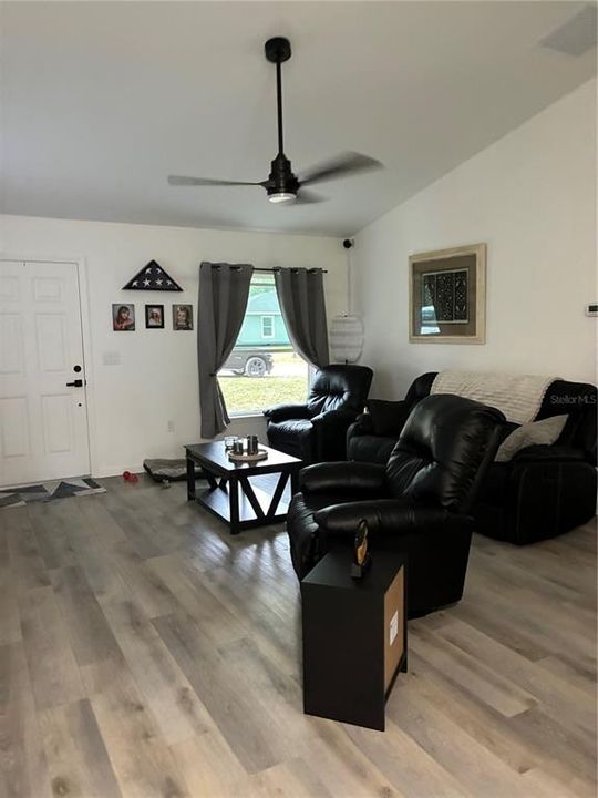 En Venta: $259,000 (3 camas, 2 baños, 1393 Pies cuadrados)