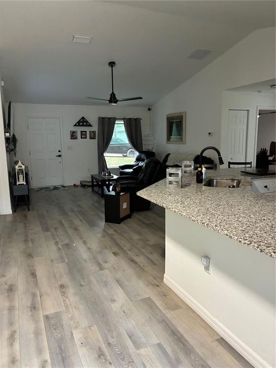 En Venta: $259,000 (3 camas, 2 baños, 1393 Pies cuadrados)