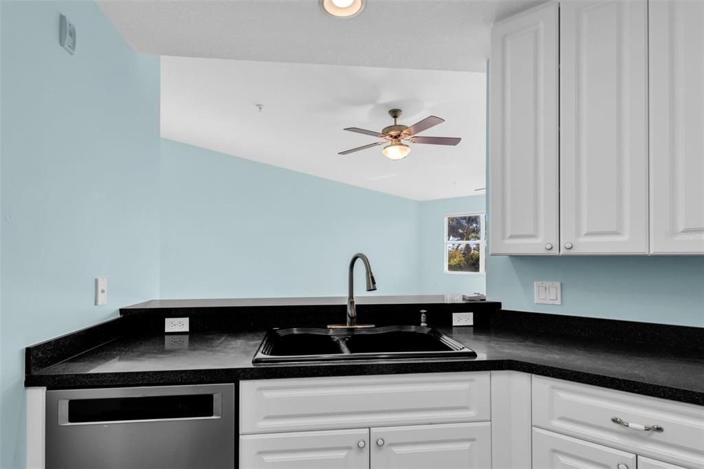 En Venta: $194,900 (2 camas, 2 baños, 1351 Pies cuadrados)