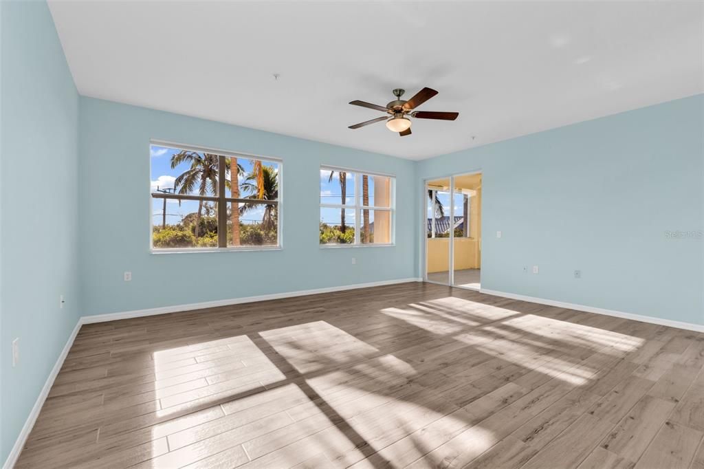 En Venta: $194,900 (2 camas, 2 baños, 1351 Pies cuadrados)