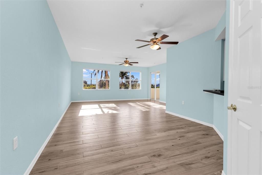 En Venta: $194,900 (2 camas, 2 baños, 1351 Pies cuadrados)