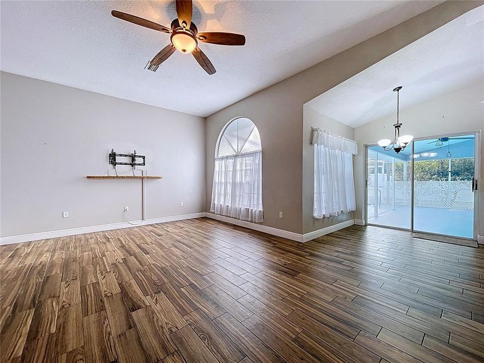 For Sale: $484,900 (3 beds, 2 baths, 2038 Square Feet)