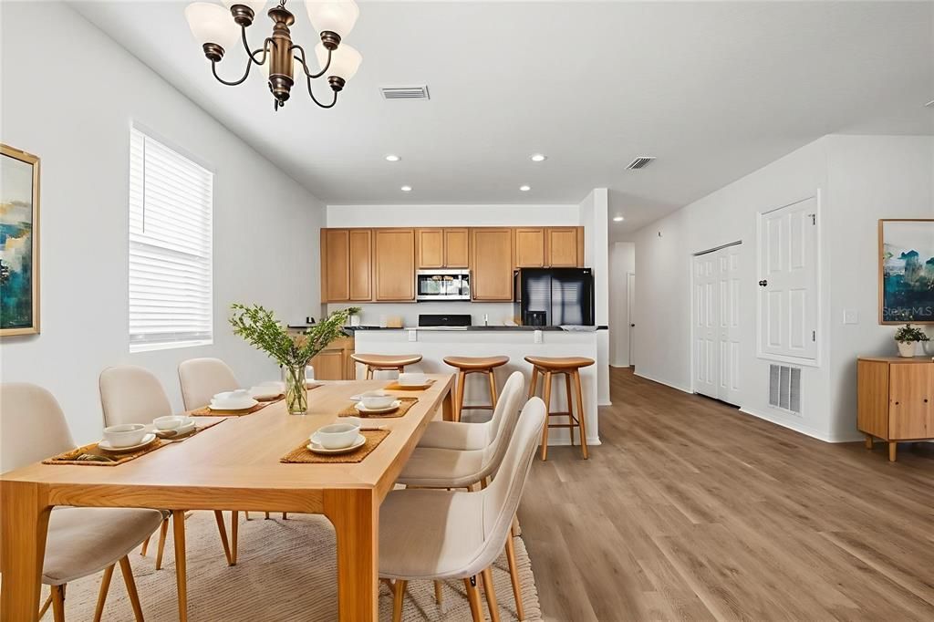 En Venta: $319,900 (3 camas, 2 baños, 1686 Pies cuadrados)