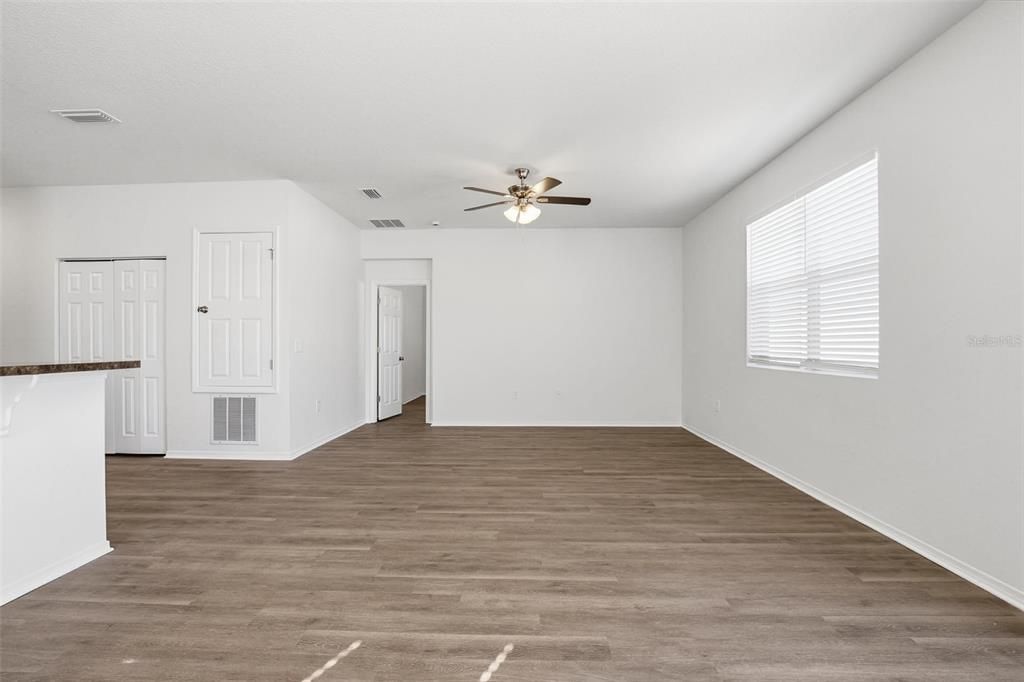 En Venta: $319,900 (3 camas, 2 baños, 1686 Pies cuadrados)