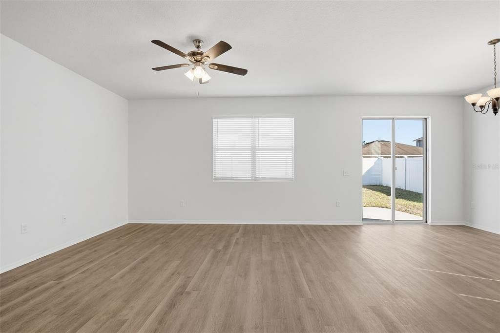 En Venta: $319,900 (3 camas, 2 baños, 1686 Pies cuadrados)