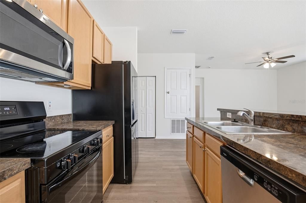 En Venta: $319,900 (3 camas, 2 baños, 1686 Pies cuadrados)