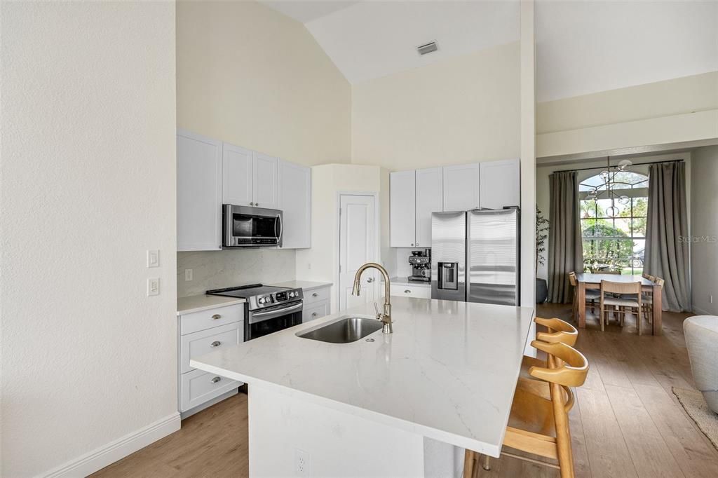 出租: $3,000 (3 贝兹, 2 浴室, 1672 平方英尺)