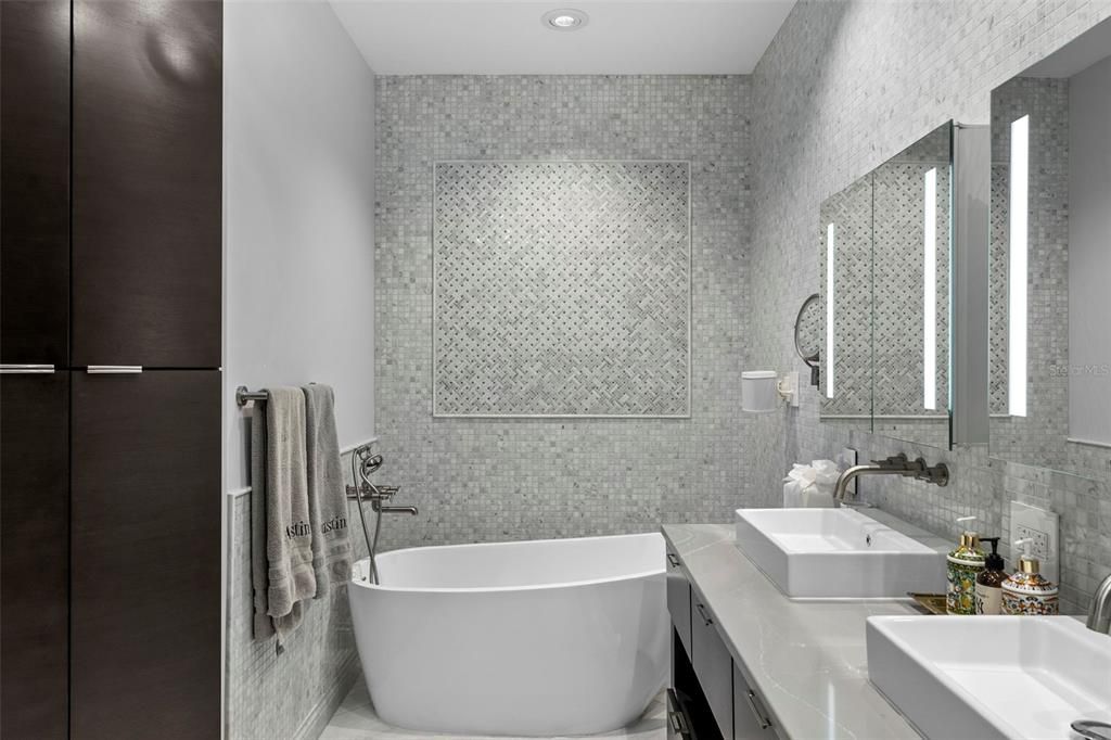 出租: $15,000 (3 贝兹, 3 浴室, 2985 平方英尺)