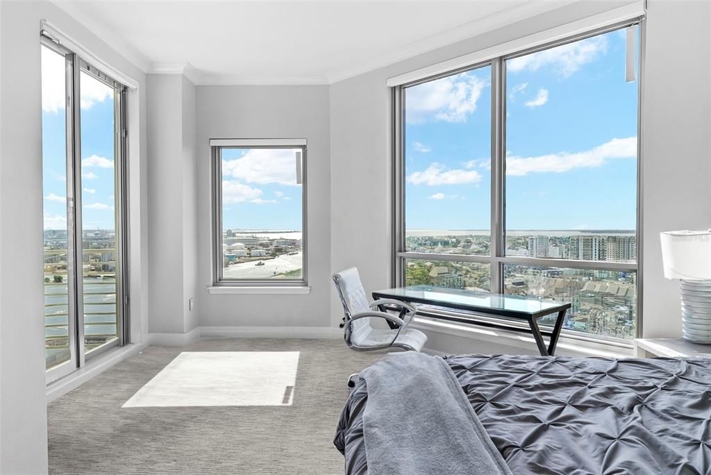 出租: $15,000 (3 贝兹, 3 浴室, 2985 平方英尺)